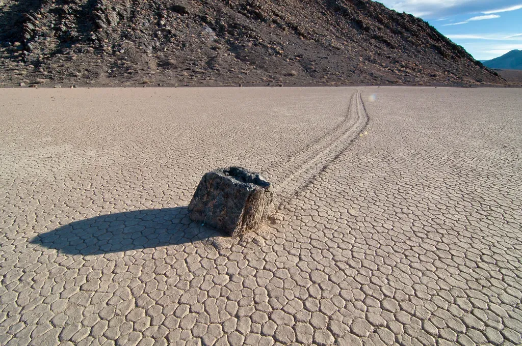 #3. Sailing Stones of Death Valley (RuggyBearLA, Flickr, CC BY-SA 2.0)