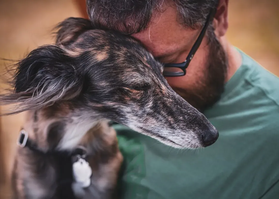 The Physical and Neurological Reality of Pet Grief (Image Credits: Unsplash)