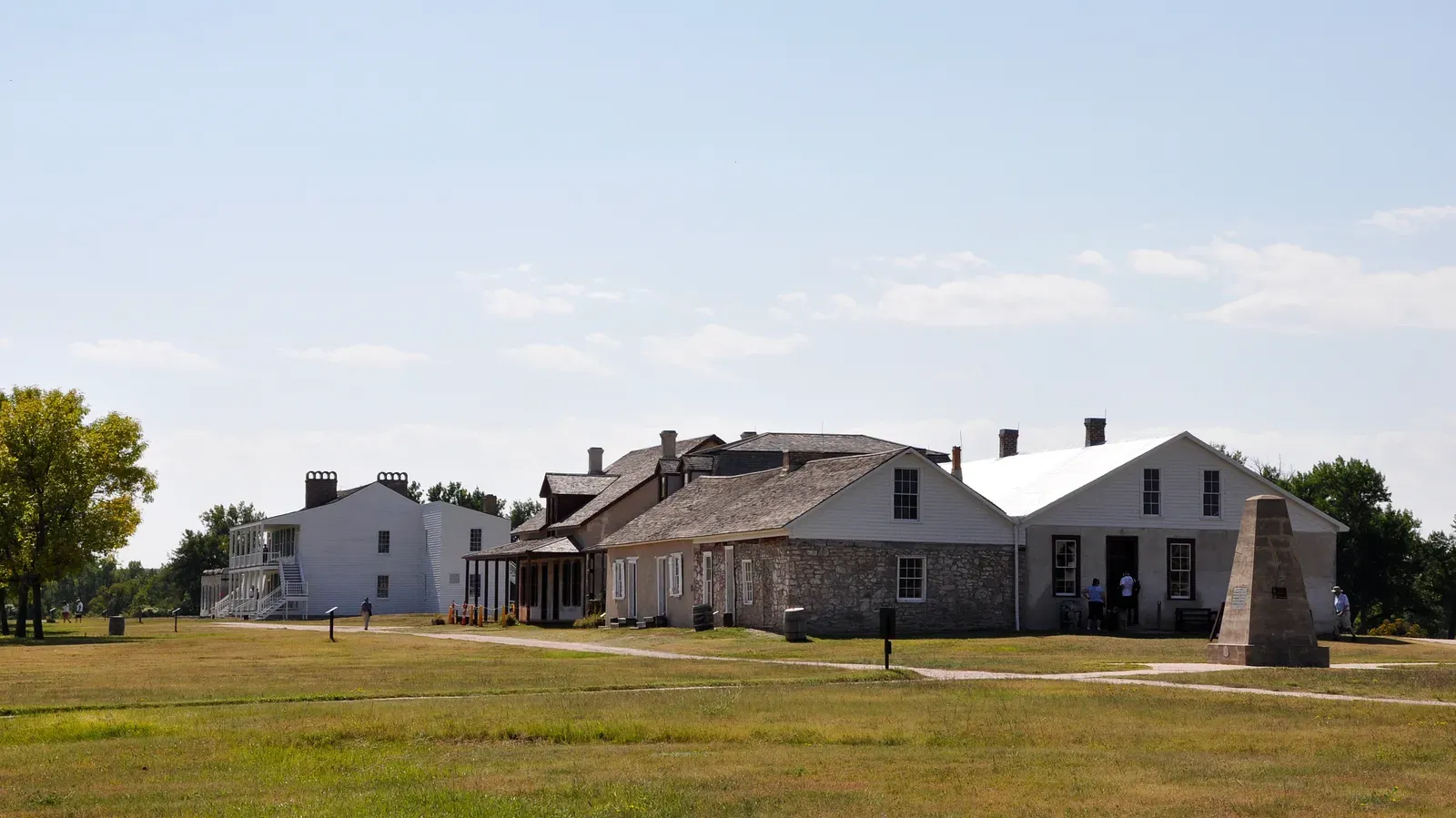 Fort Laramie: Gateway to the Western Frontier (Image Credits: Wikimedia)