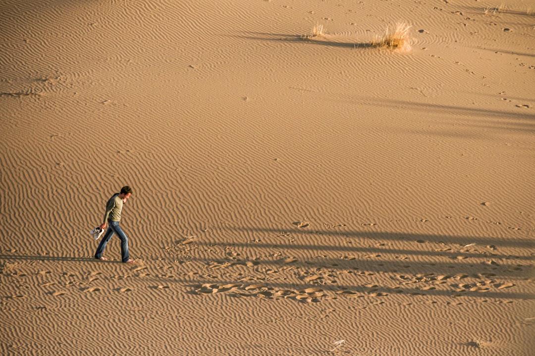 What Scientists Discovered About Quicksand Myths (Image Credits: Unsplash)