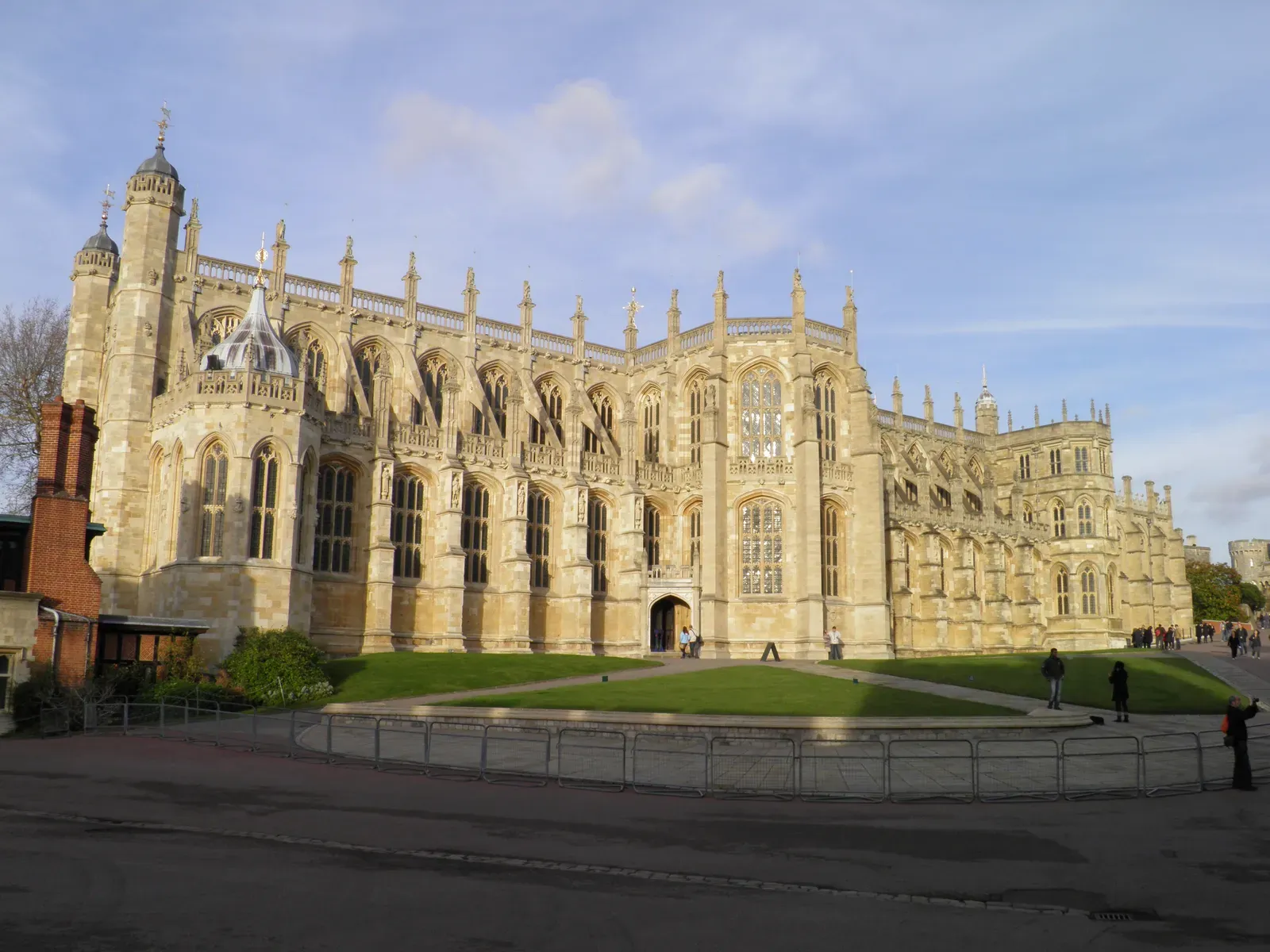 Windsor Castle: The Royal Residence That Never Stopped (Image Credits: Wikimedia)