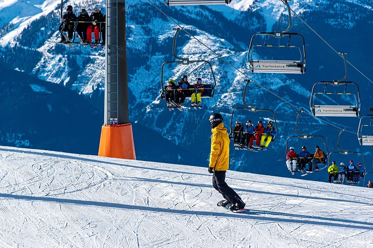The Pacific Northwest Mountains: A Snowboarder's Dream (Image Credits: Pixabay)