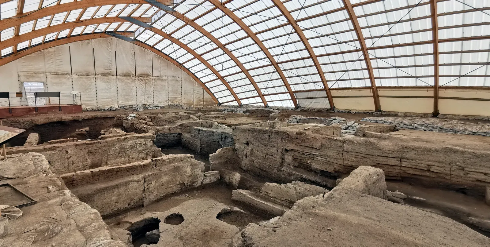 Çatalhöyük: The World's Oldest City Abandoned (Image Credits: Wikimedia)