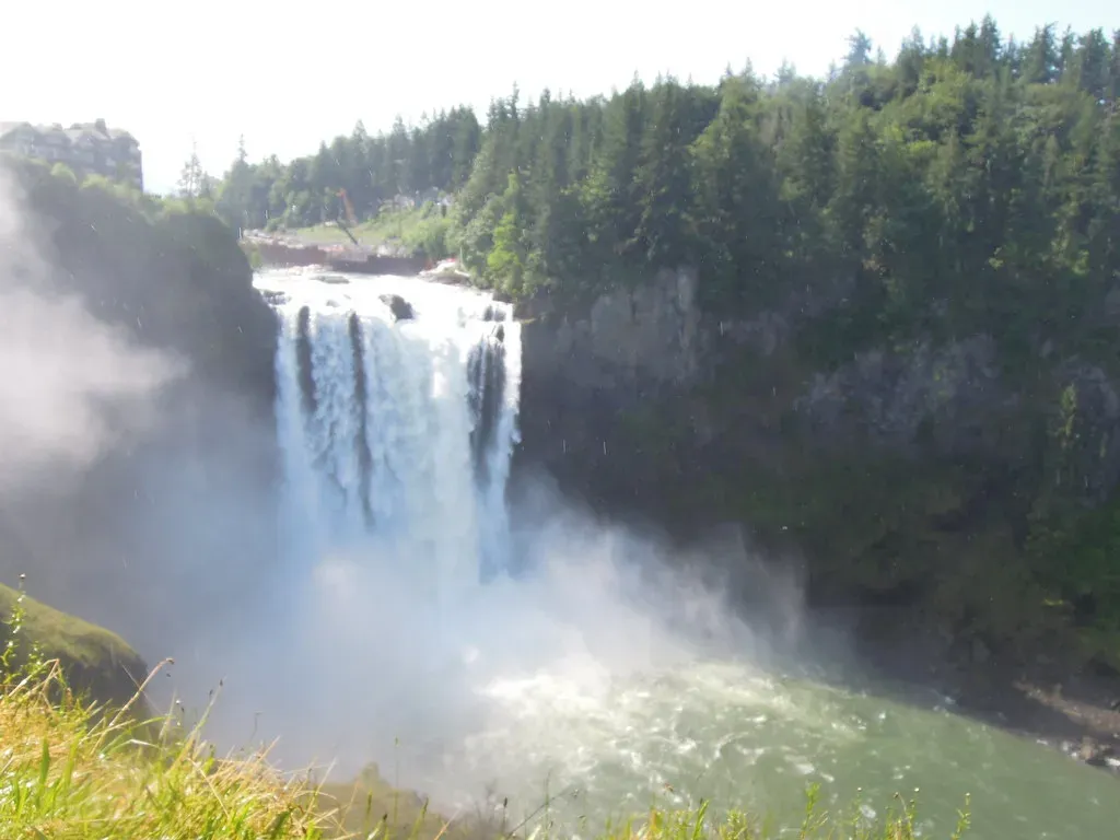 Lake Serene And Bridal Veil Falls: A Double Dose Of Beauty (Image Credits: Flickr)