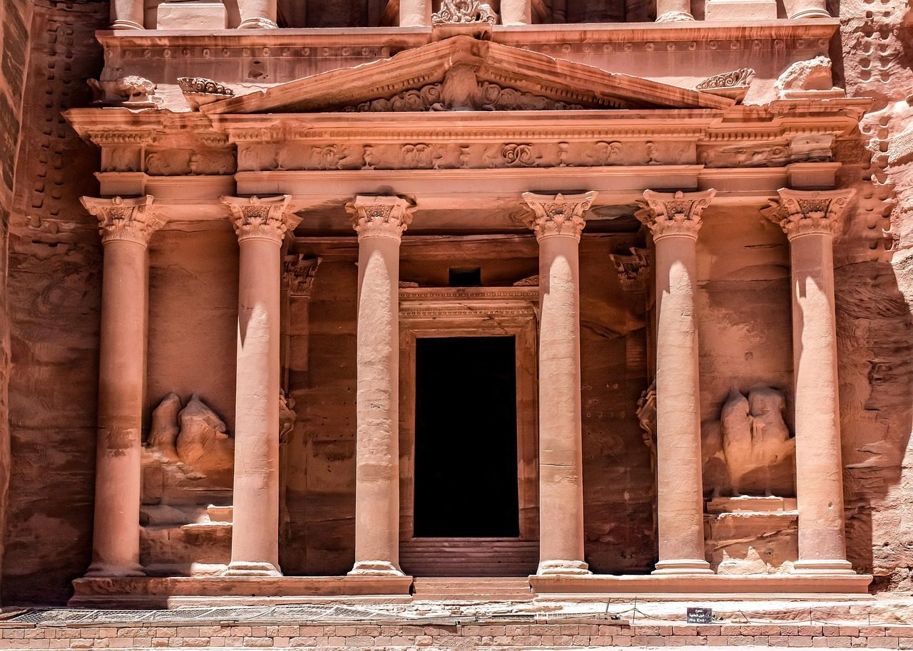Petra's Treasury: A City Carved in Stone (Image Credits: Pixabay)