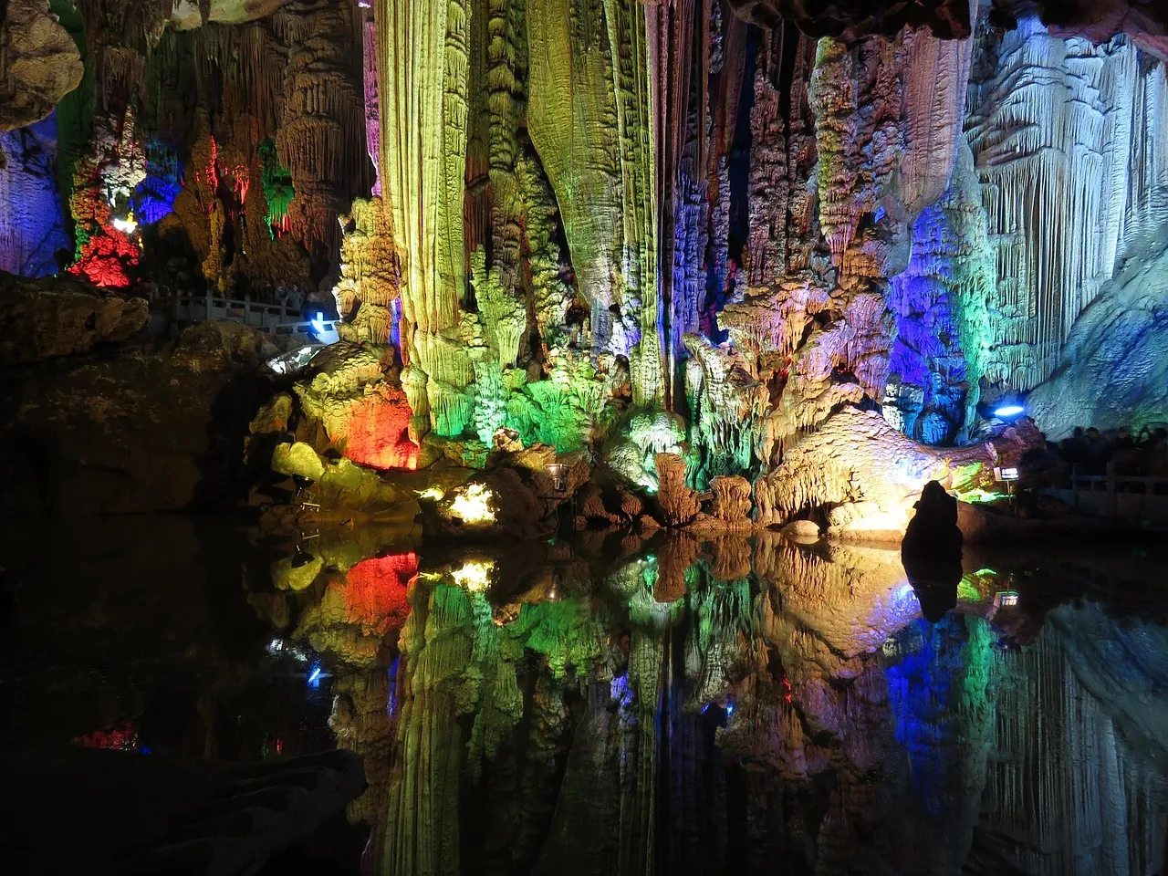The Hidden World Beneath Florida (Image Credits: Pixabay)