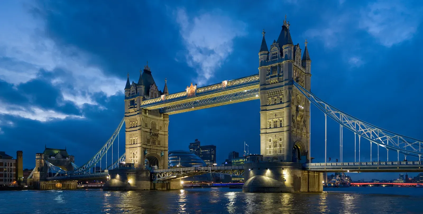 Tower Bridge, London (Image Credits: Wikimedia)