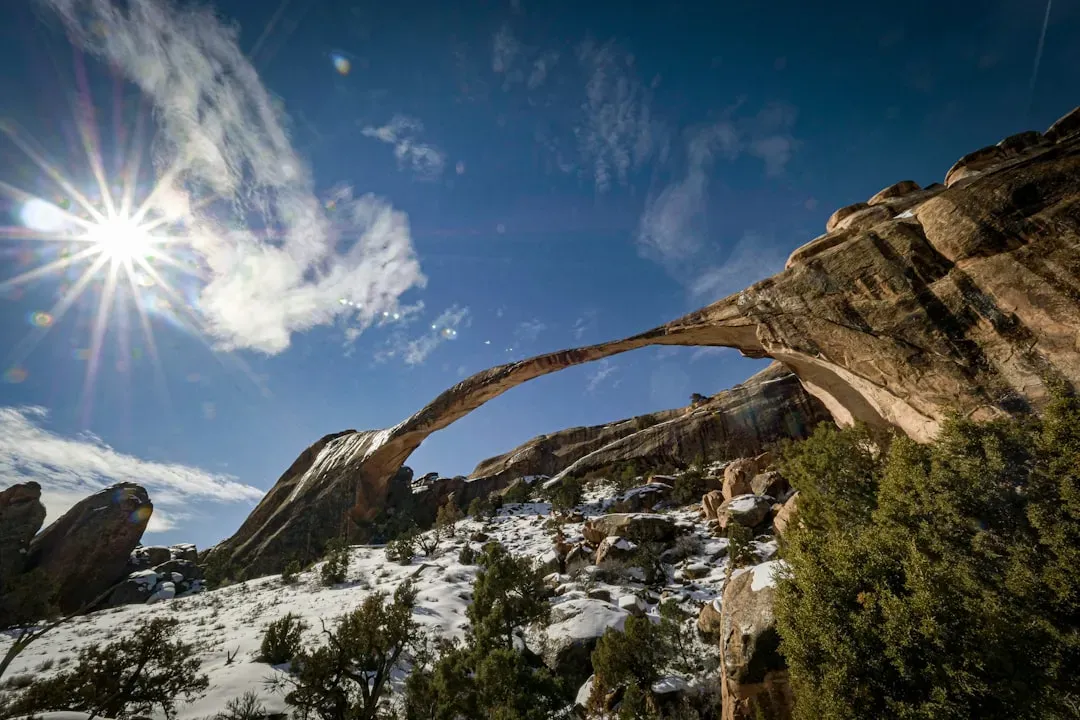 Arches National Park: Sandstone Sculptures in Snow (Image Credits: Unsplash)
