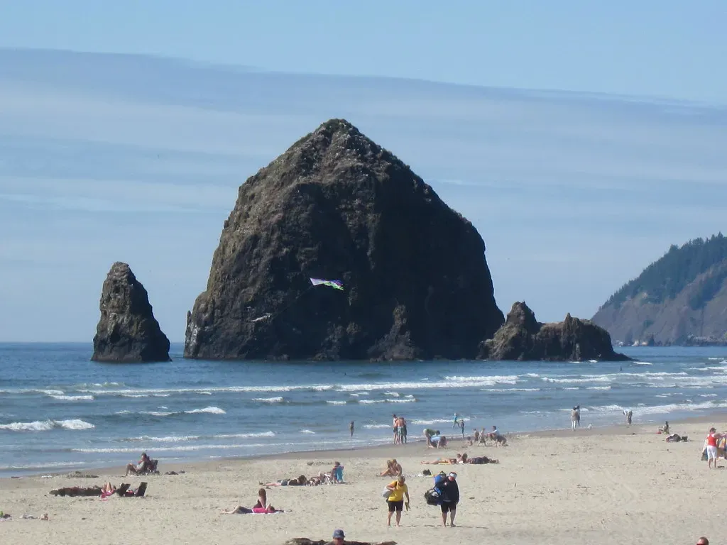 Cannon Beach, Oregon (Image Credits: Flickr)