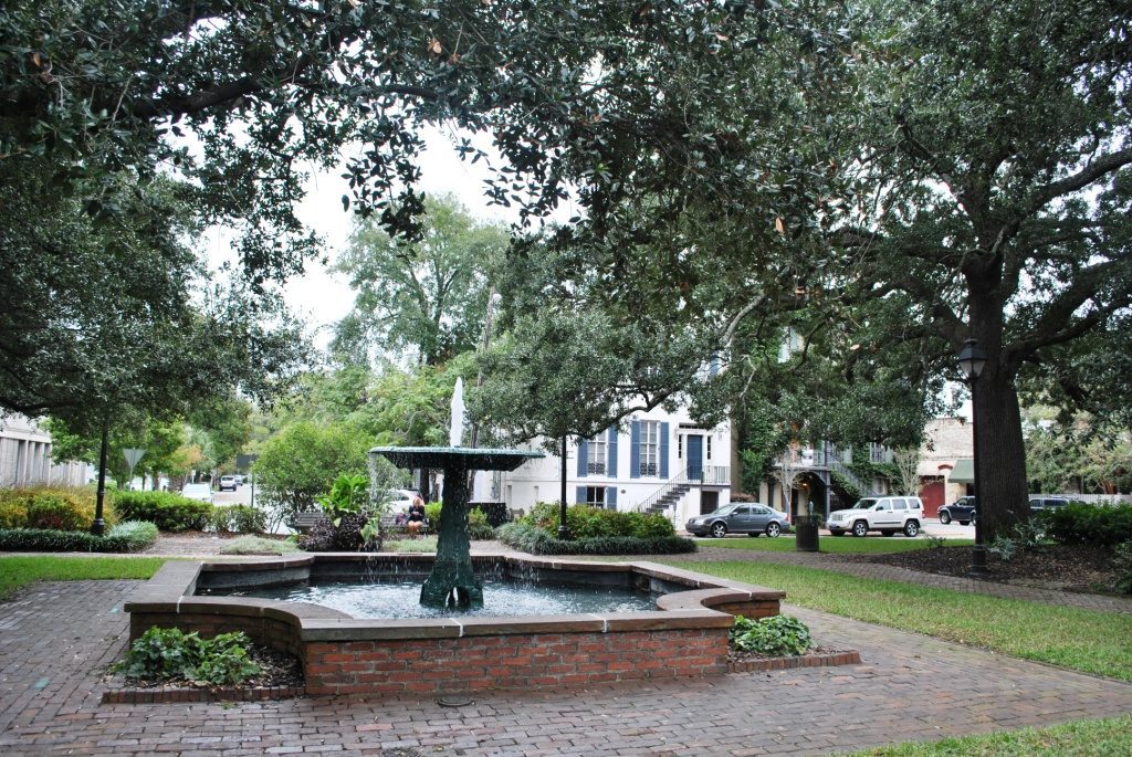 Savannah, Georgia: Southern Belle with Historic Squares (Image Credits: Wikimedia)