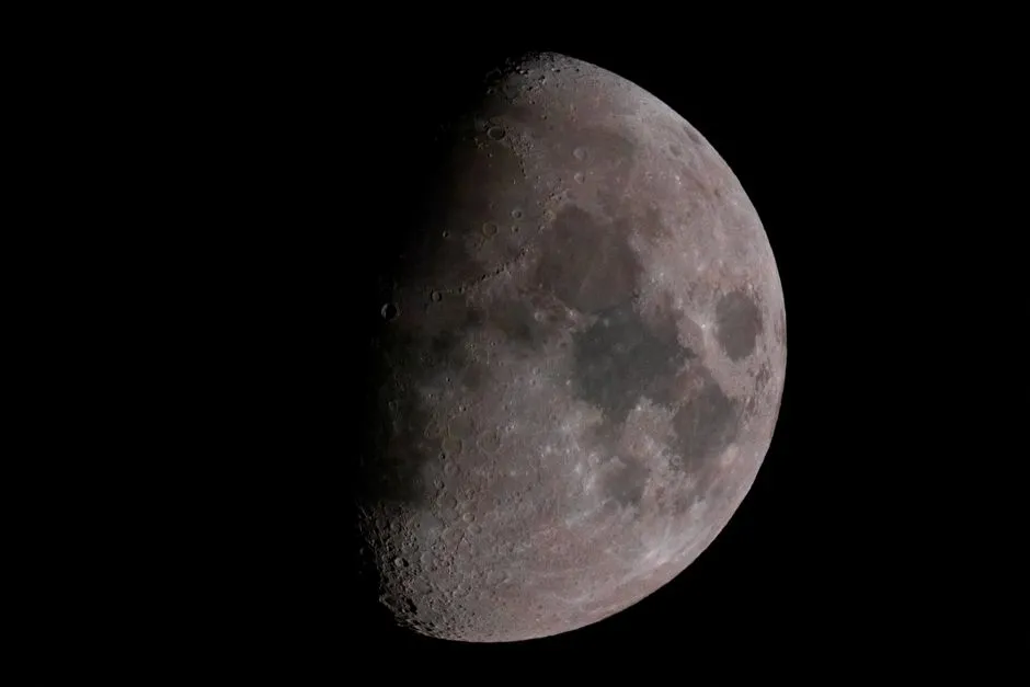 #1 A 1993 calculation that changed how scientists think about moons (Image Credits: Pexels)