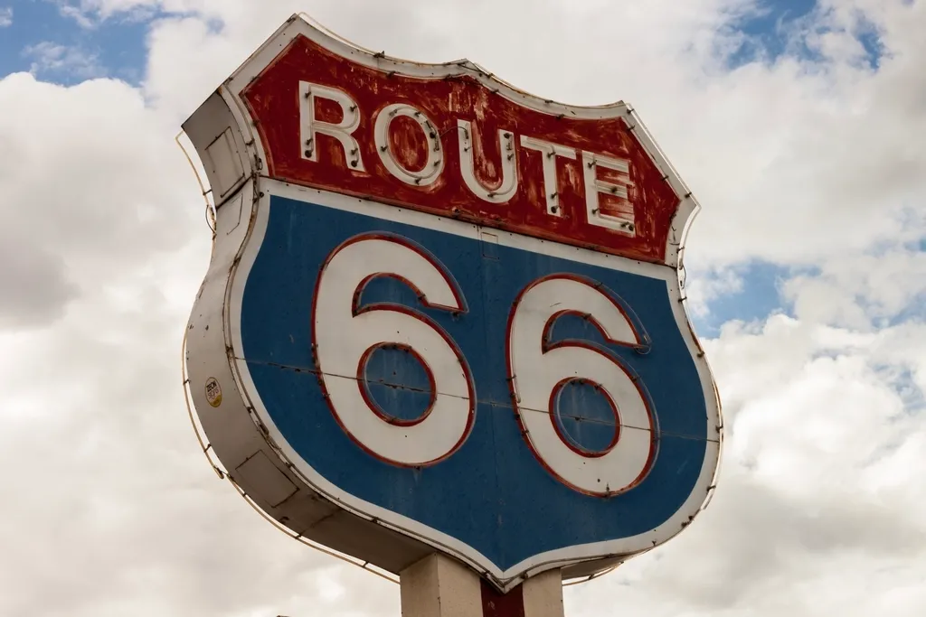Route 66 Runs Through It (Image Credits: Rawpixel)