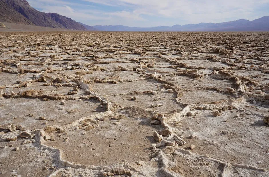 A Valley Still Sinking Today (Image Credits: Pexels)