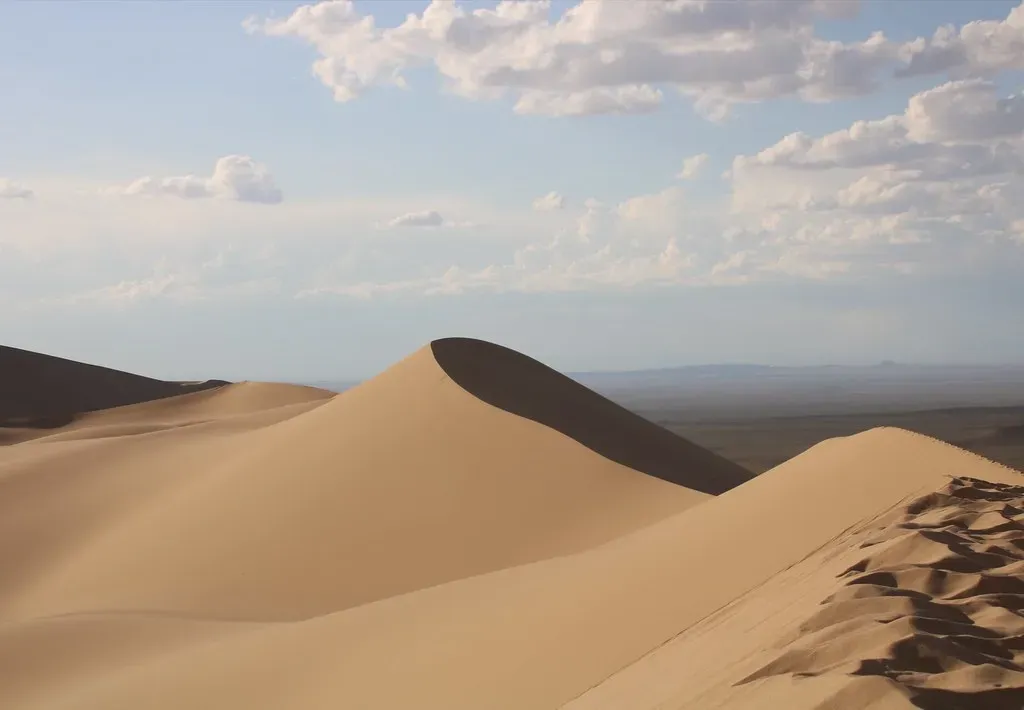 The Secret Ingredients: What Makes Sand "Singable" (nearsjasmine, Flickr, CC BY-SA 2.0)