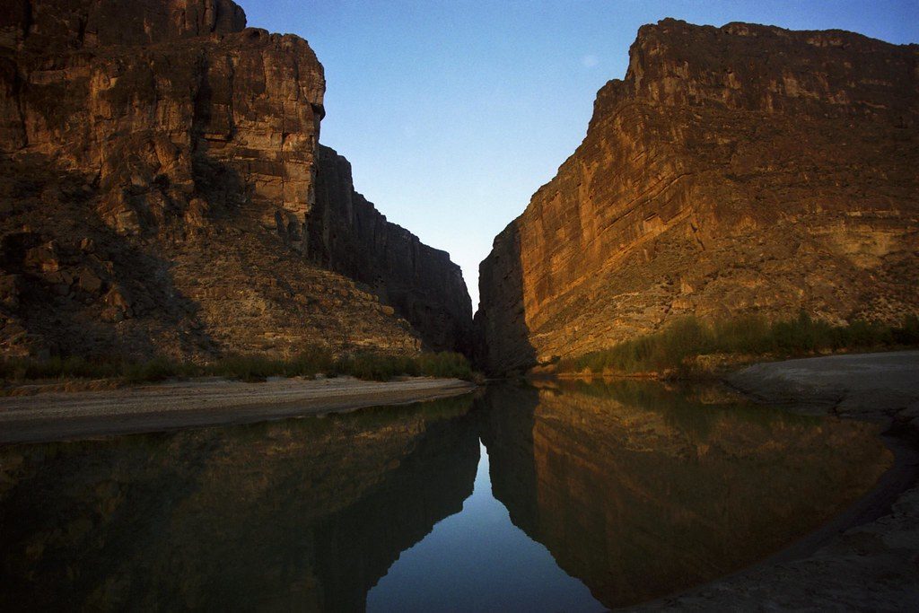 Santa Elena Canyon: Texas's Border Beauty (Image Credits: Flickr)