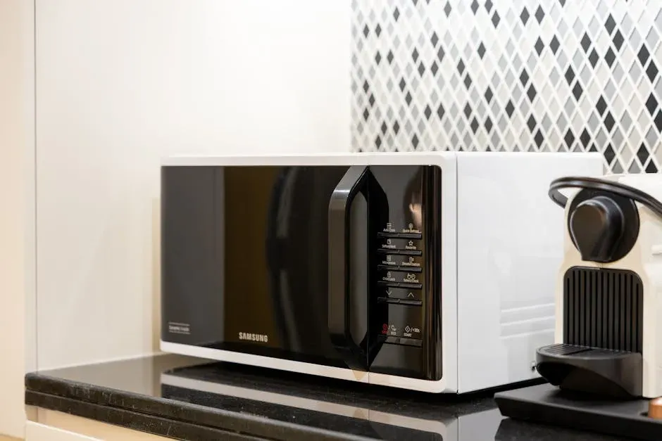 4. The Microwave Oven: A Melted Chocolate Bar in a Radar Lab (Image Credits: Pexels)