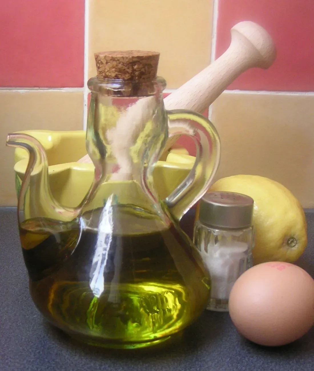 White Vinegar: The Pheromone Eraser (By Slastic, Public domain)