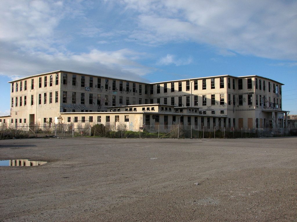 Ellis Island's Forgotten Hospital Complex (Image Credits: Flickr)