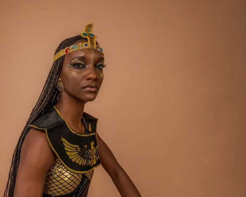 8. Both Men and Women Wore Makeup, and It Had a Protective Purpose (Image Credits: Pexels)