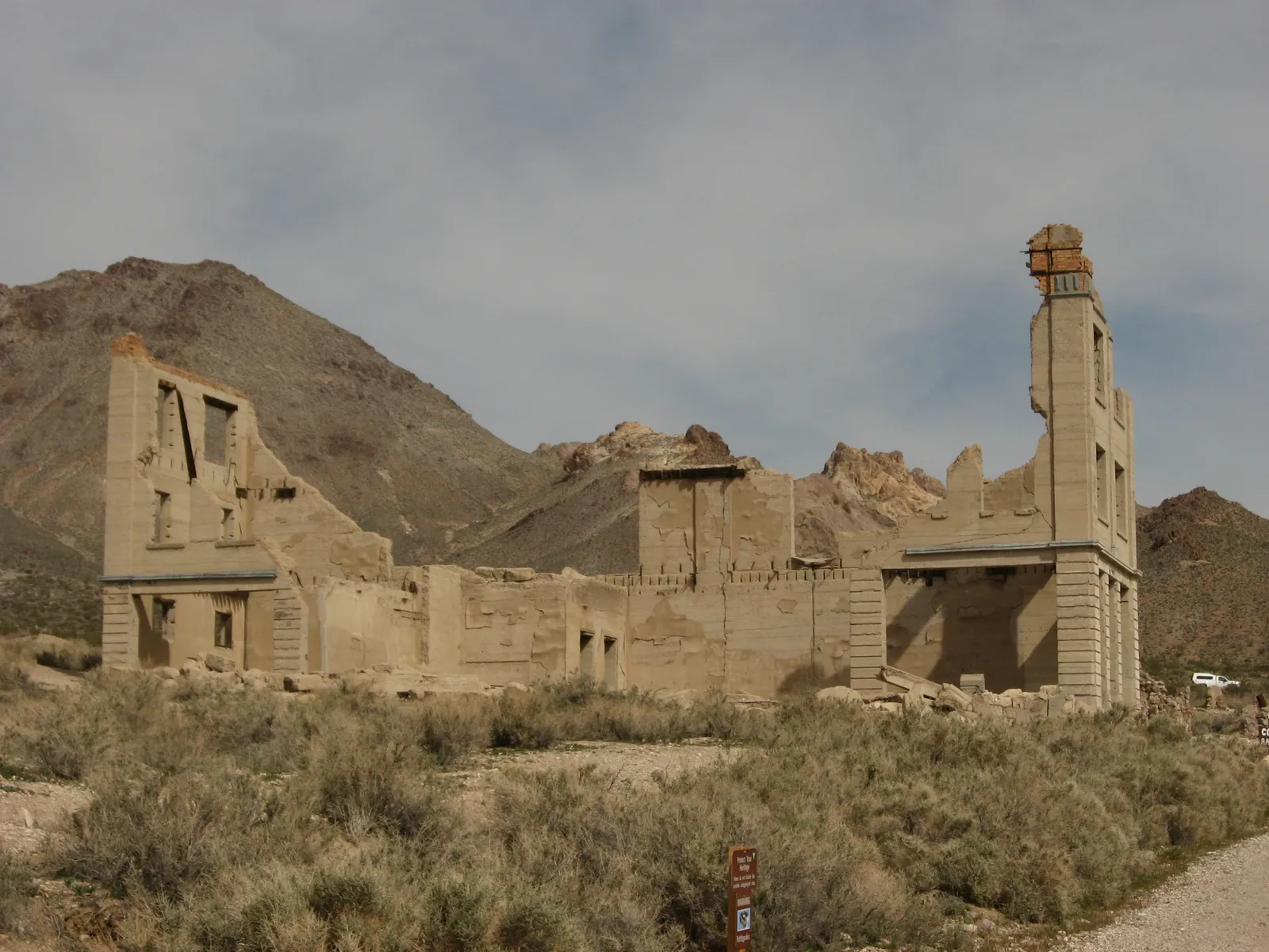 #16 - Rhyolite, Nevada: The Desert 'Movie Set' That Isn't a Set at All (Ghost Town of Rhyolite, Nevada (12)
Uploaded by Rybec, CC BY-SA 2.0)