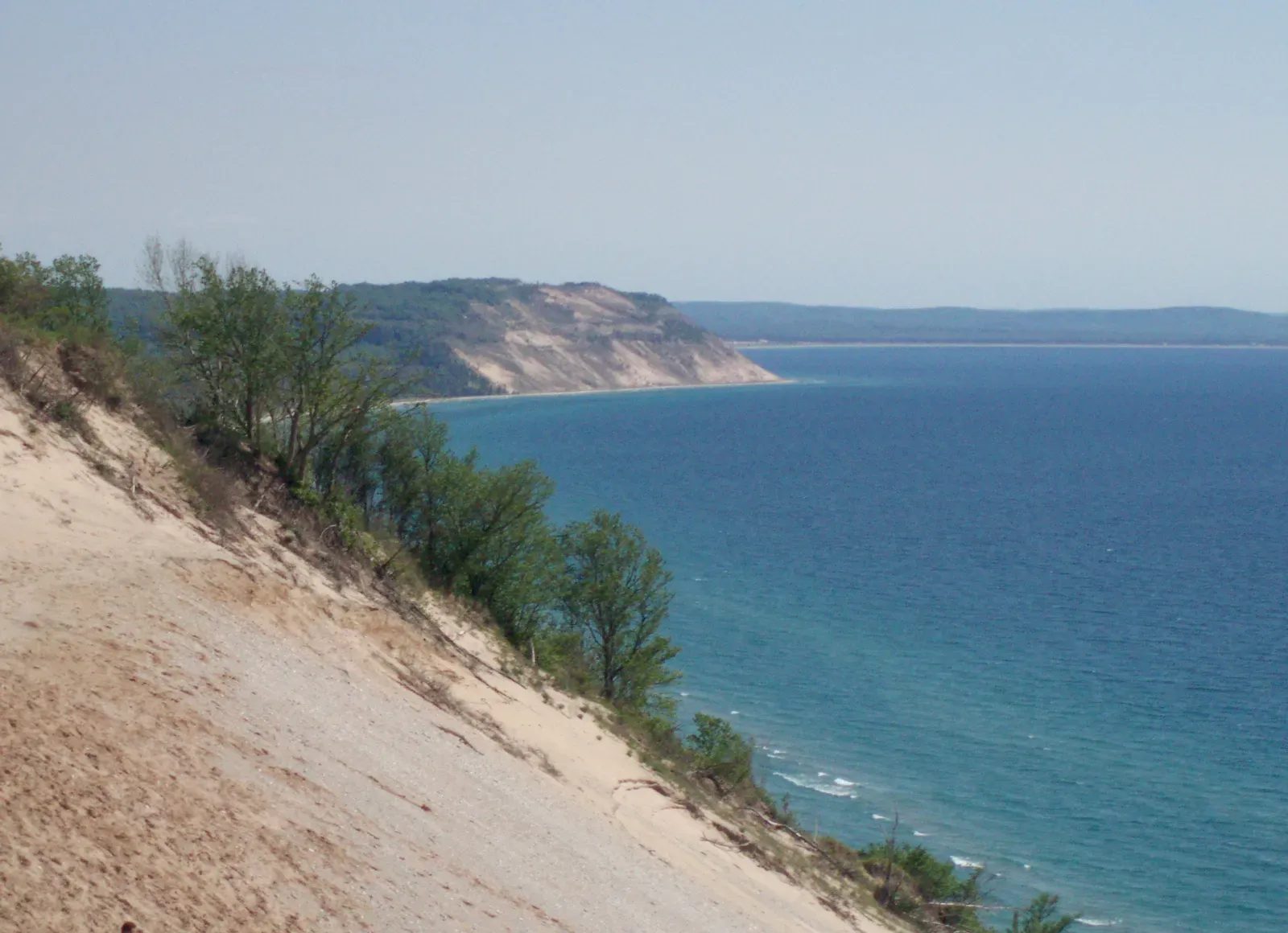 4. Sleeping Bear Dunes National Lakeshore, Michigan: Where Glaciers Left Their Mark (Image Credits: Wikimedia)