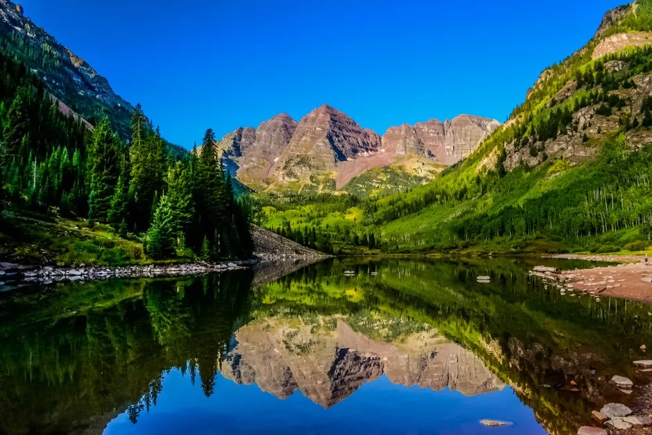 #10 - Maroon Lake, Colorado: Postcard Reflections That Look Too Clean (Image Credits: Pexels)