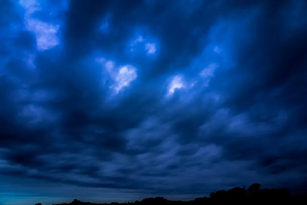 Noctilucent Clouds Shining In The Night (Image Credits: Unsplash)