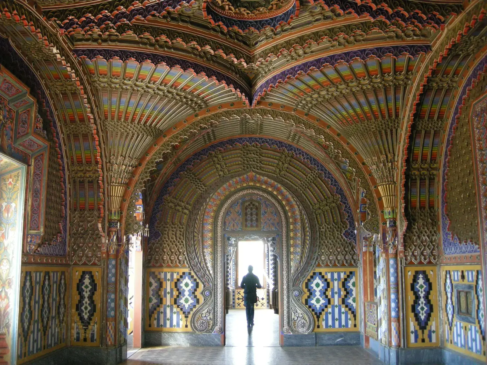 Sammezzano Castle, Italy (Image Credits: Wikimedia)