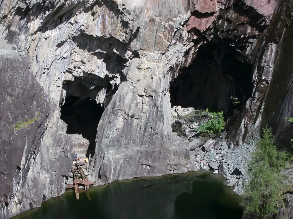 Cape Matapan Caves, Greece (Image Credits: Flickr)