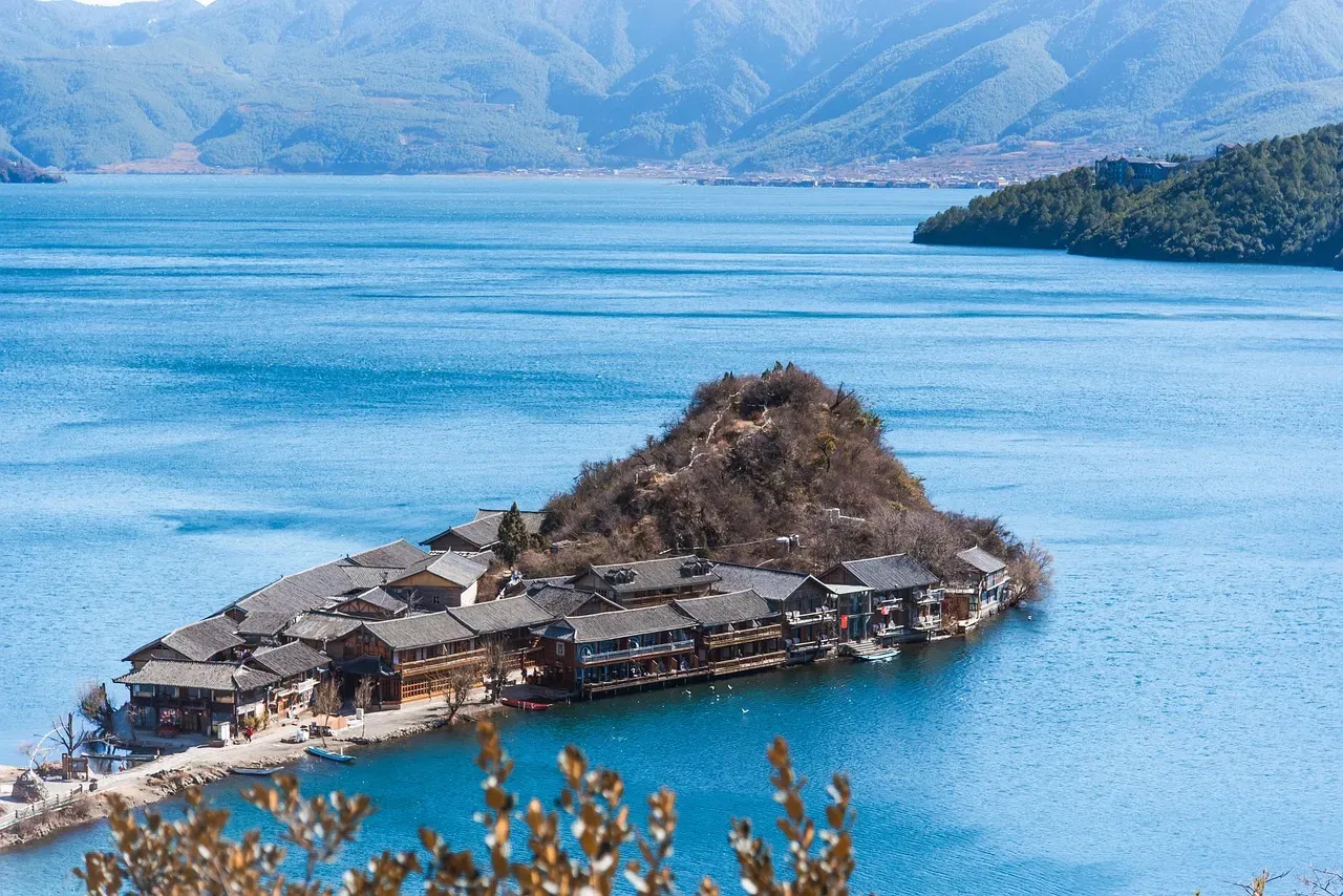 Ancient Seas, Ice Ages, and a Vanished Lake (Image Credits: Pixabay)