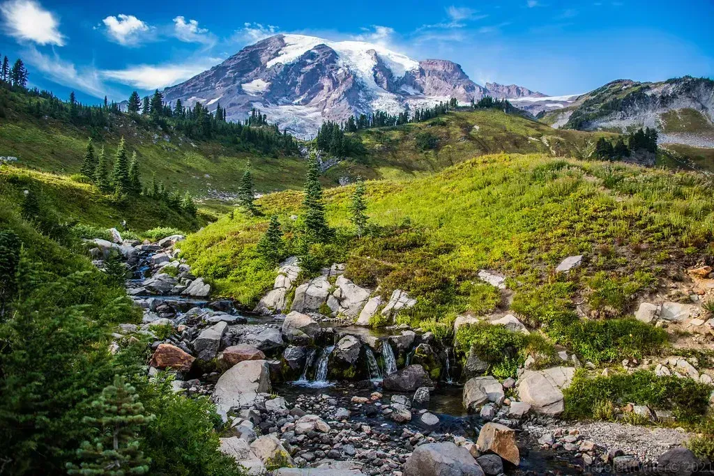 Mount Rainier, Washington: America's Deadliest Peak (Image Credits: Flickr)