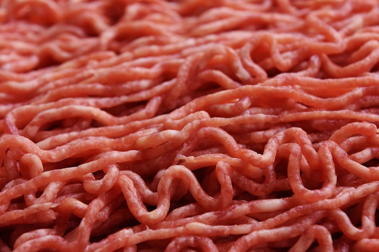 Ground Meat Becomes a Bacterial Highway (Image Credits: Pixabay)