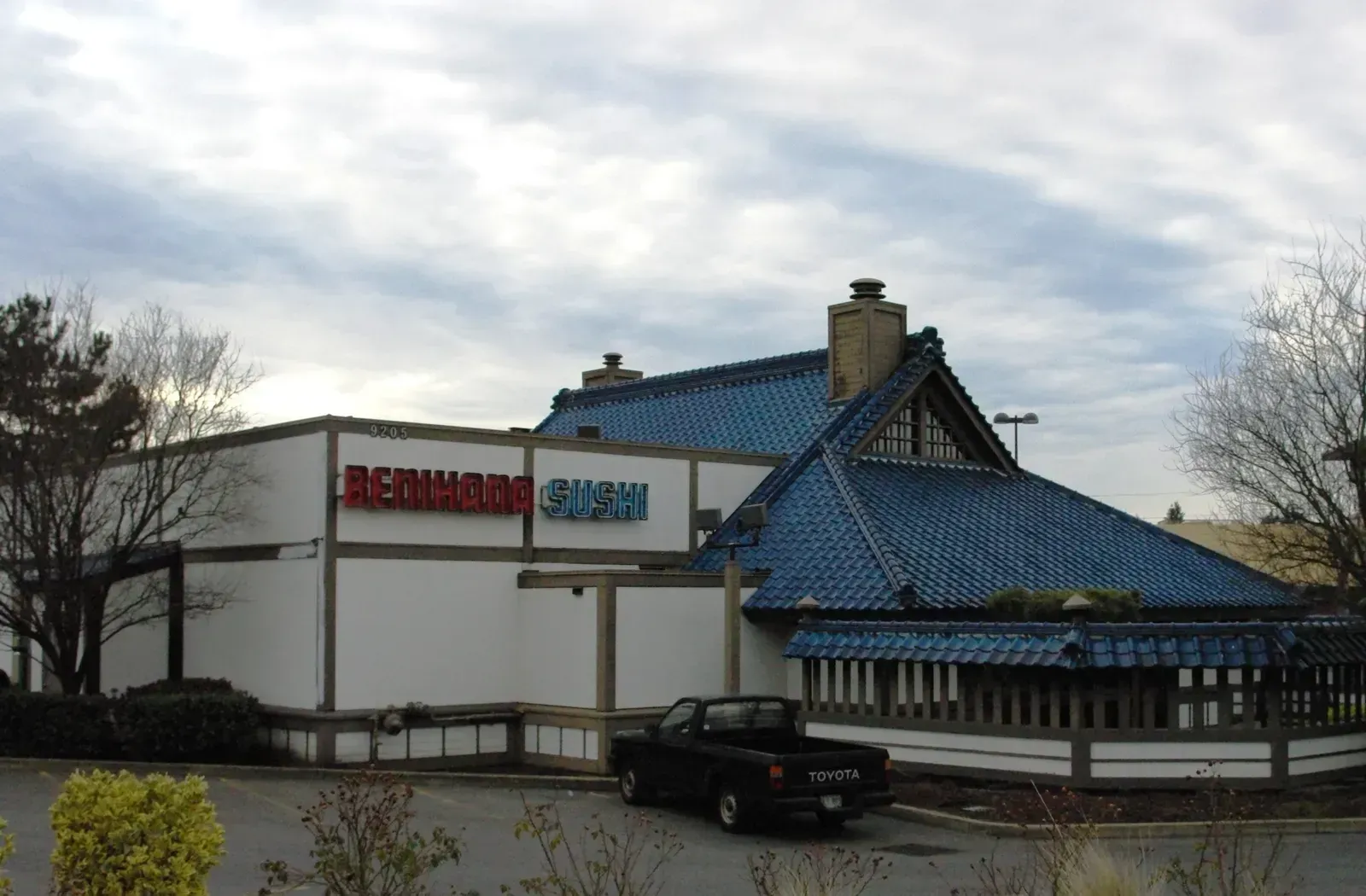 10. Benihana: When the Grill Show Stops Being Entertaining (Image Credits: By M.O. Stevens, CC BY-SA 3.0, https://commons.wikimedia.org/w/index.php?curid=5779142)
