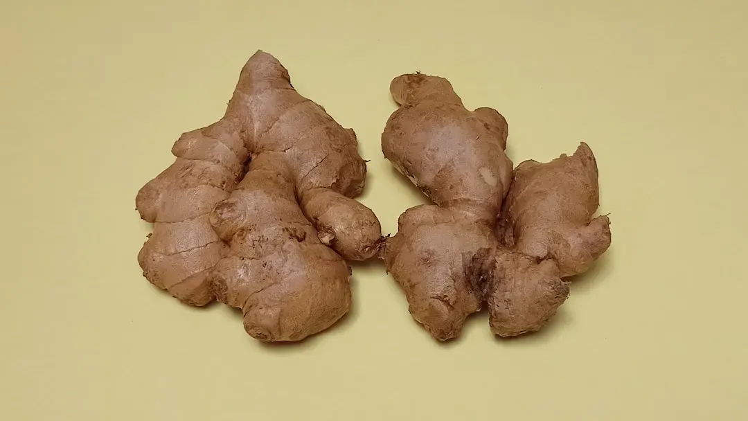 Ginger with Natural Anti-Inflammatory Compounds (Image Credits: Unsplash)
