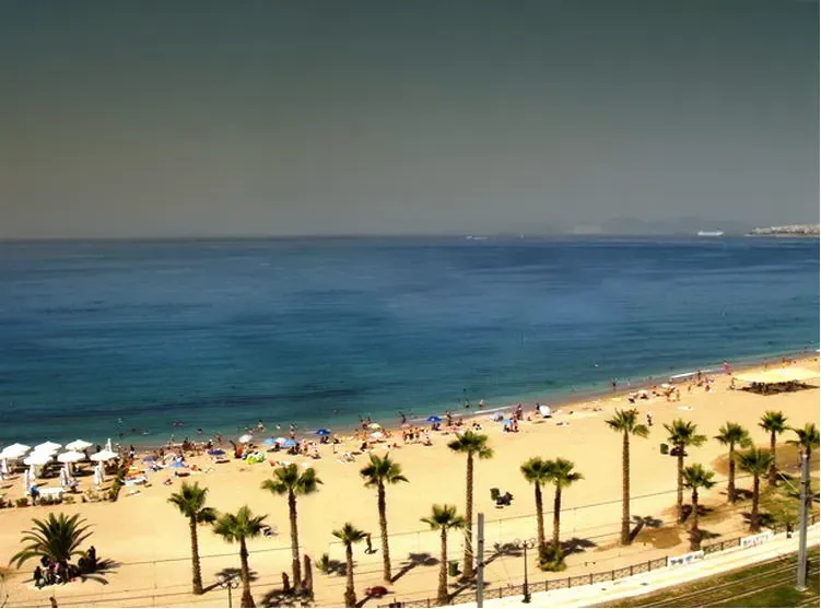 Athens Riviera: From Crisis Symbol to Stealth Wealth Playground (Image Credits: WeatherExtremes, CC0, https://commons.wikimedia.org/w/index.php?curid=49102930)