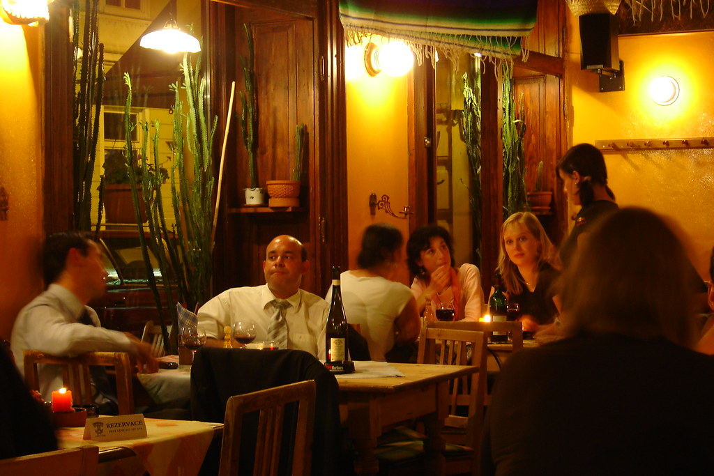 American Dining Habits Show Surprising Trends (Image Credits: Flickr)