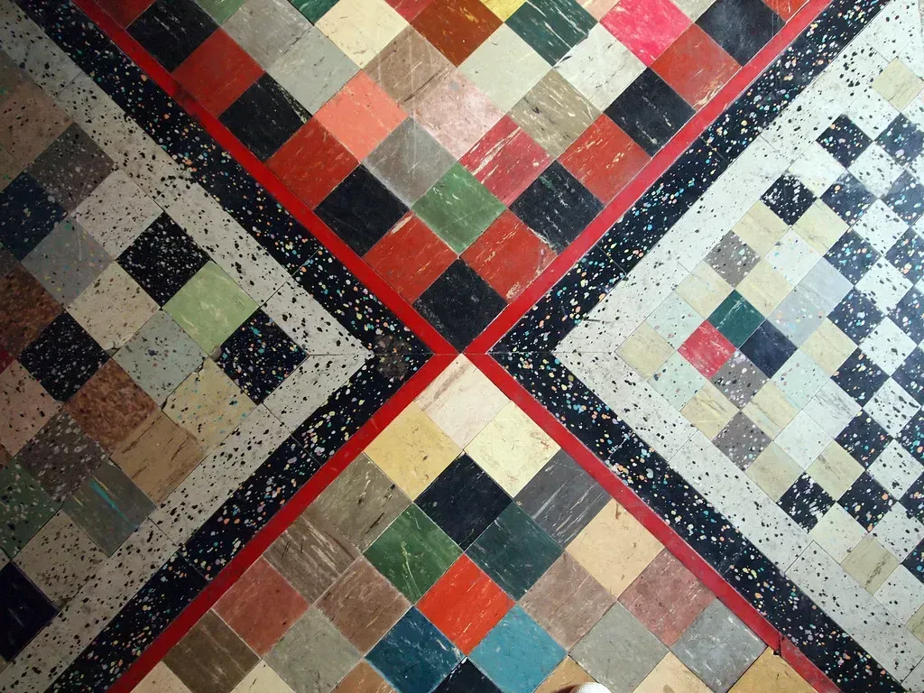 Linoleum Flooring (Image Credits: Flickr)