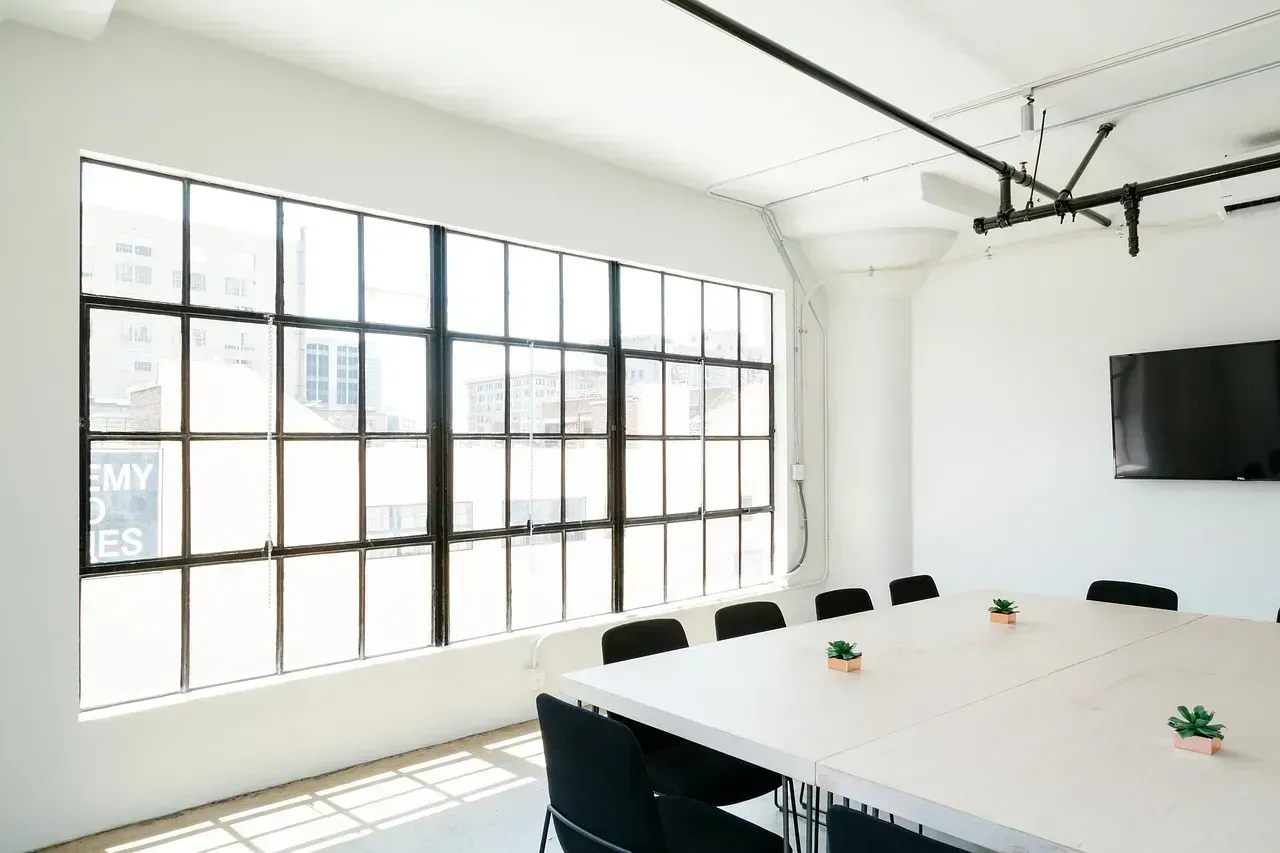 Floor-to-Ceiling Windows That Drain Your Wallet (Image Credits: Pixabay)