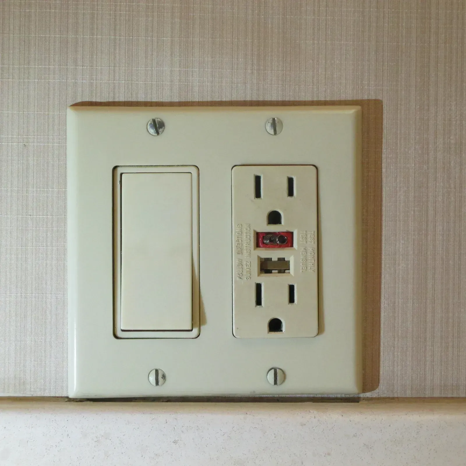 Missing or Incorrectly Placed GFCI Protection (Image Credits: By Patrick Pelletier, CC BY-SA 3.0, https://commons.wikimedia.org/w/index.php?curid=33700875)
