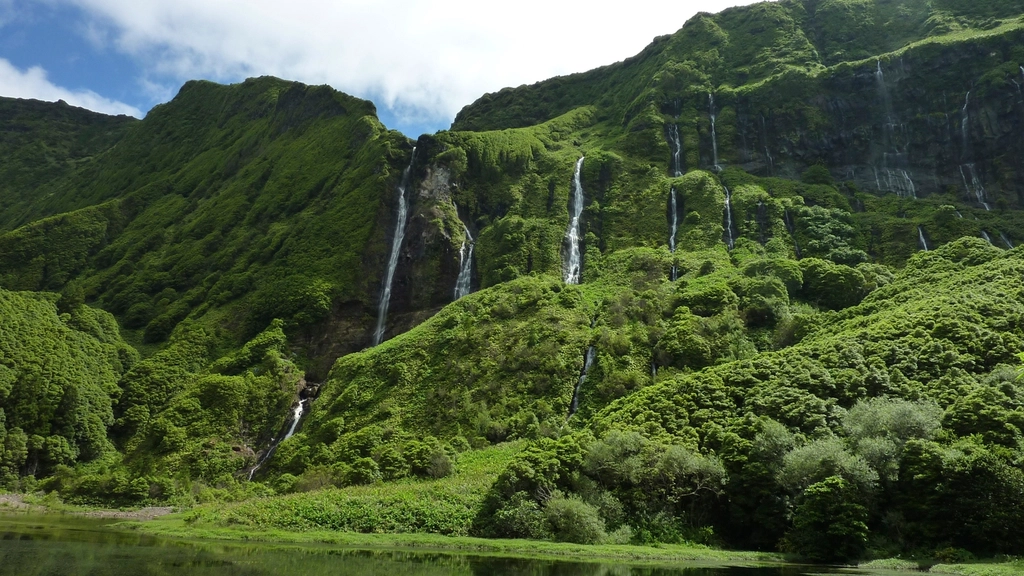 Azores (São Miguel), Portugal (Image Credits: Rawpixel)