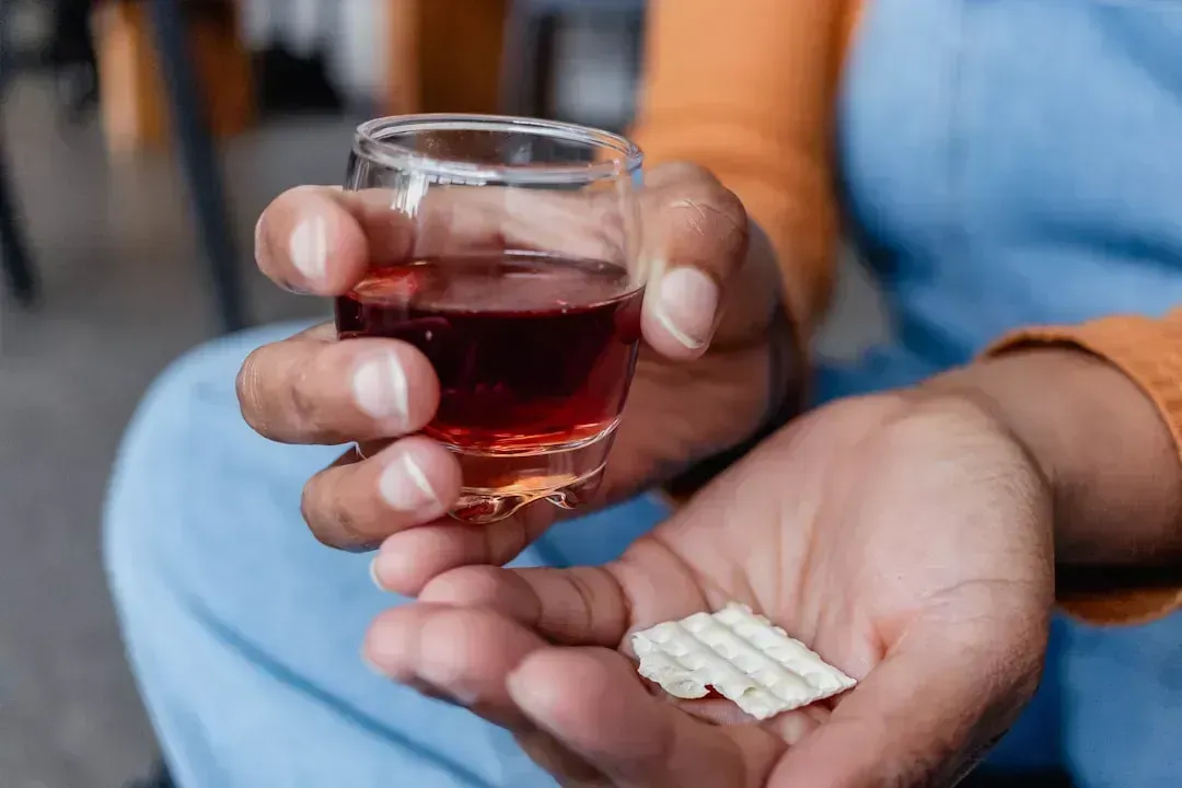 6. Mixing Alcohol with Medications or Other Substances (Image Credits: Unsplash)