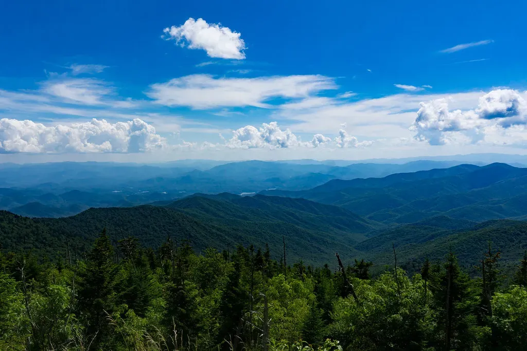 Tennessee: Mountain Views Meet Tax Benefits (Image Credits: Flickr)