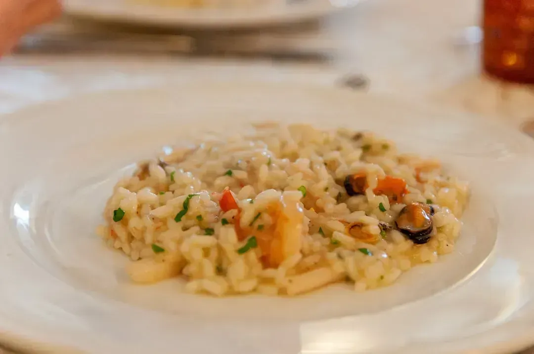 1. Risotto: A Beautiful Lie on Most Menus (Image Credits: Unsplash)