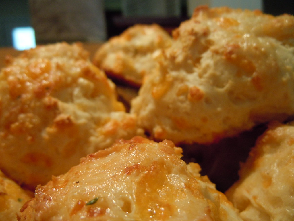 Red Lobster's Famous Cheddar Bay Biscuits (image credits: flickr)