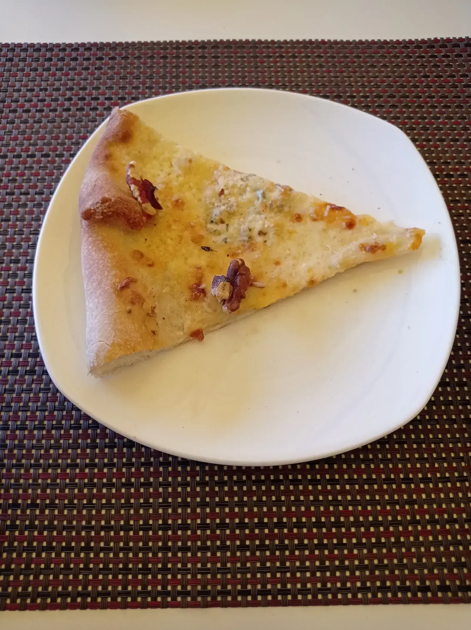 4. Red Baron Classic Crust Four Cheese - The Crowd Pleaser (Image Credits: Wikimedia)