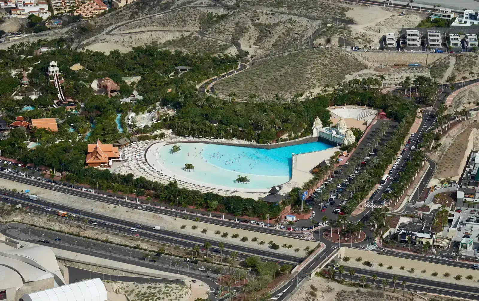 Siam Park, Tenerife (Image Credits: By Wouter Hagens, CC BY-SA 4.0, https://commons.wikimedia.org/w/index.php?curid=54440356)