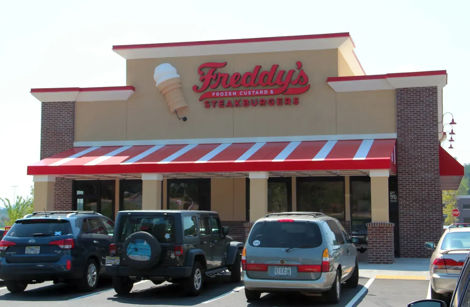 5. Freddy's Frozen Custard and Steakburgers: Churned Fresh, Multiple Times a Day (Image Credits: By Thomson200, CC0)