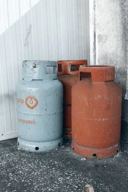 11. Propane Tanks and Pressurized Cylinders (Image Credits: Pexels)