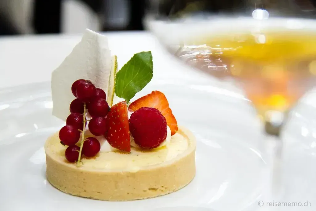 Desserts Are Completely Frozen (Image Credits: Flickr)