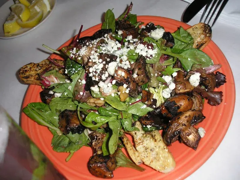 Dandelion Salad: Free Food From Your Backyard (Image Credits: Flickr)